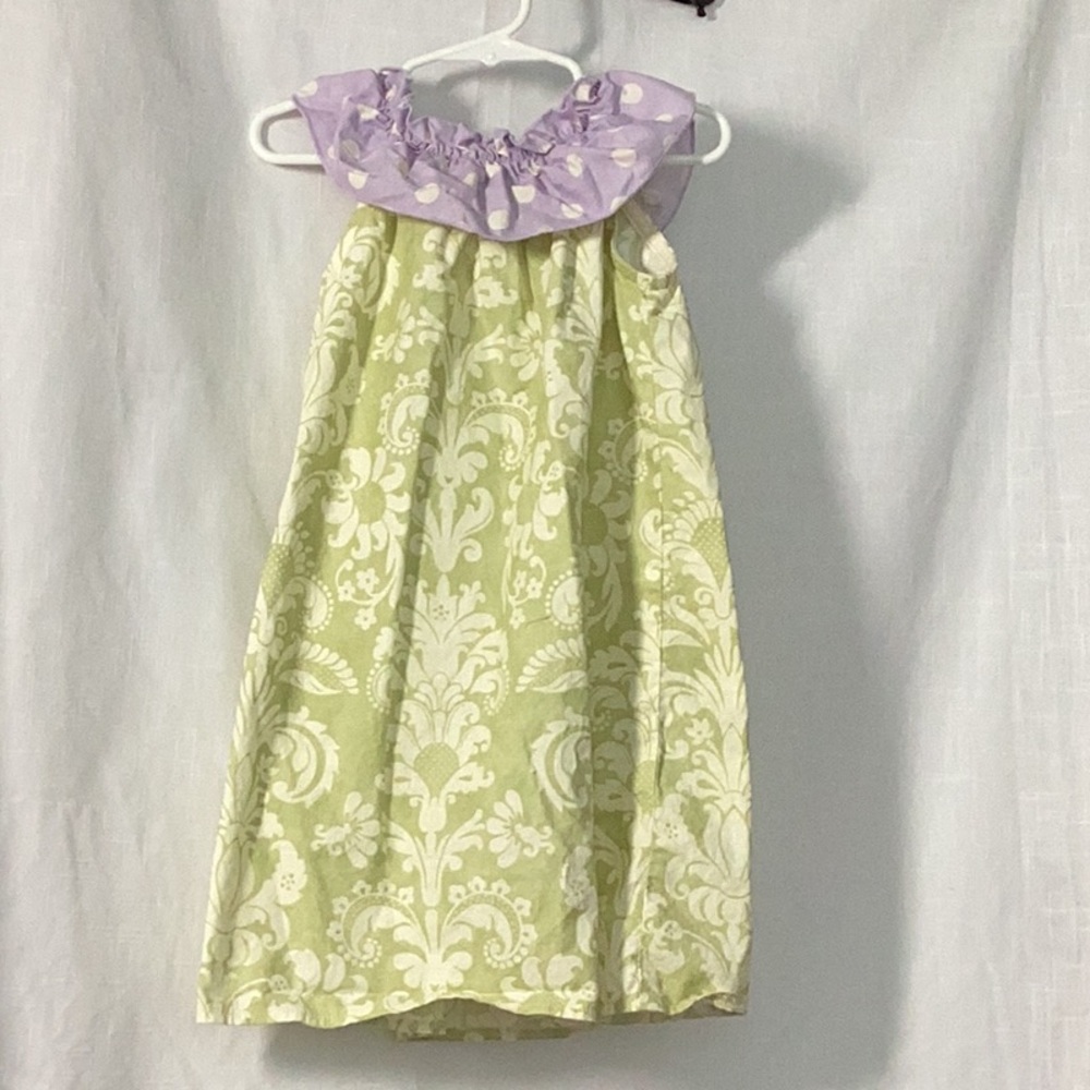 Huckleberry yum yum sleeveless size 2 dress.  Green with purple ruffled collar
